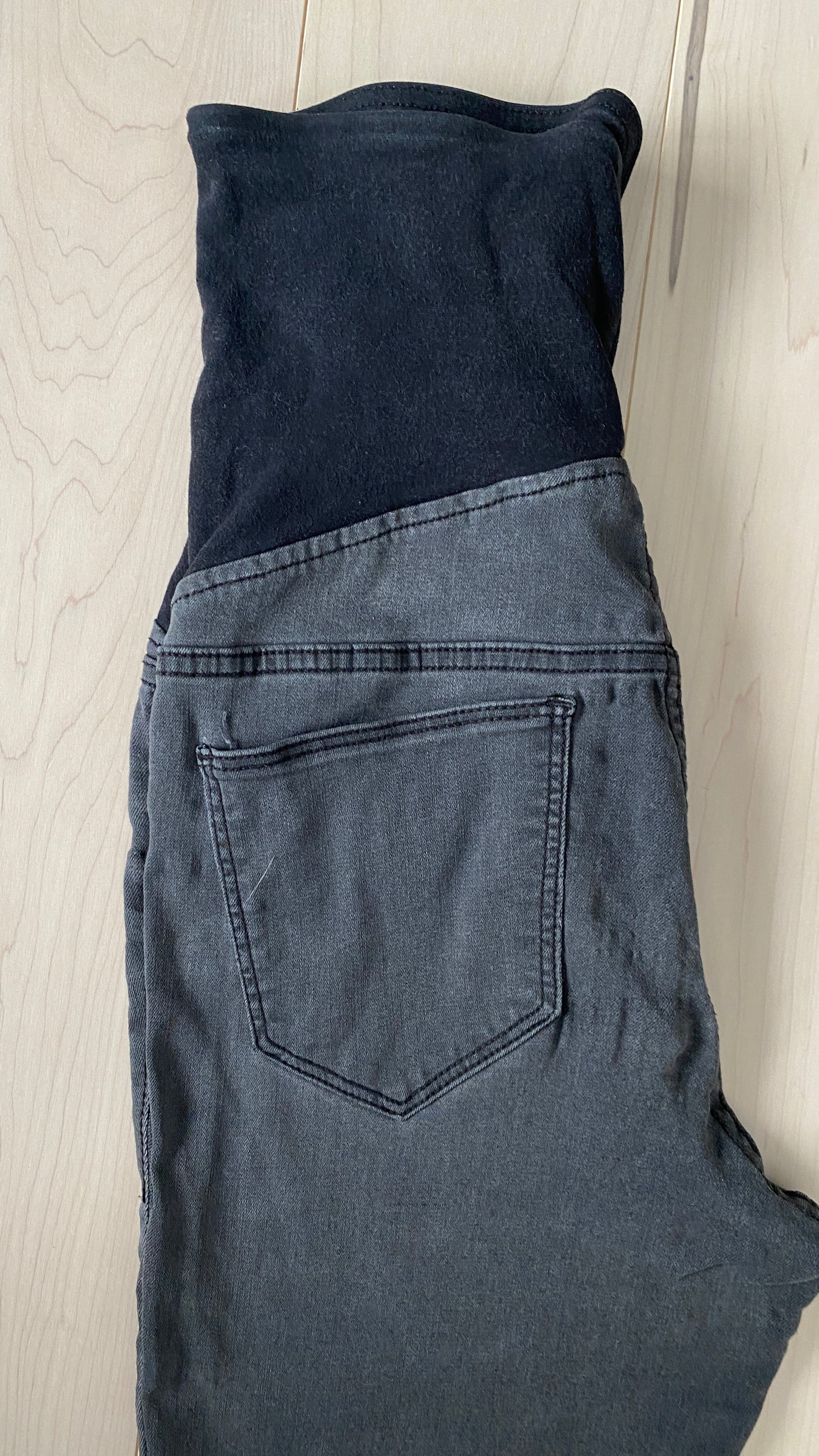 TAILLE 6 - Jeans H&M (imparfait)