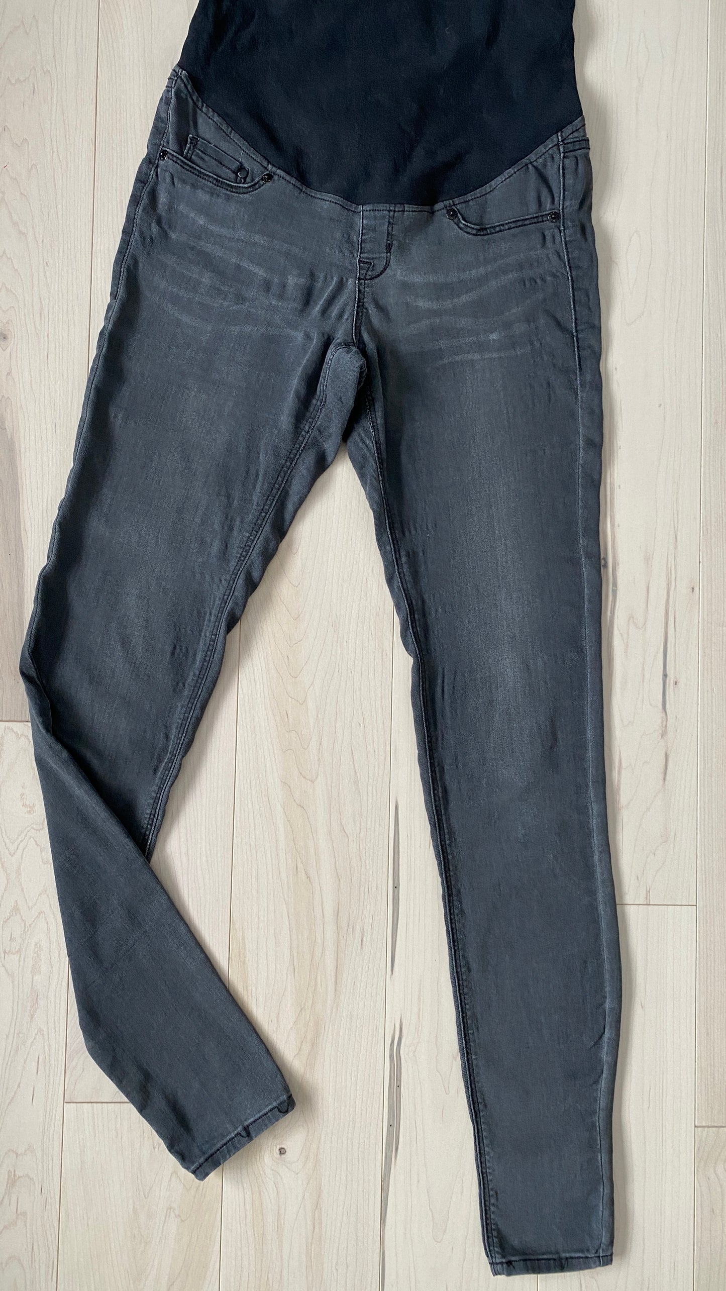 TAILLE 6 - Jeans H&M (imparfait)